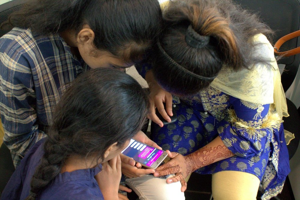 Raaji, xat-bot per informar i empoderar nenes i dones