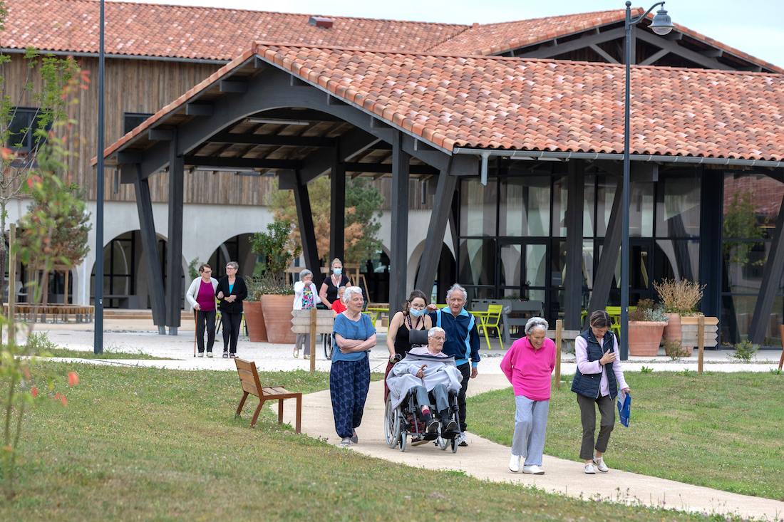 Village Landais Alzheimer, poble que permet l’autonomia de persones amb Alzheimer