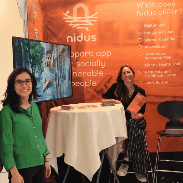 L'equip d'iSocial al l'European Social Services Conference ESSC 2025, davant l'estand de Nidus