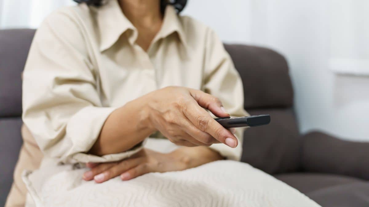 SocialTV converteix qualsevol televisor en una eina fàcil d’utilitzar per a trucades, recordatoris i contingut interactiu