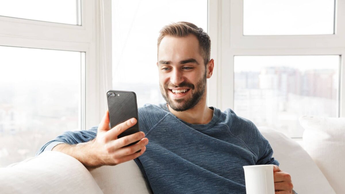 Una plataforma de telèfon minimalista dissenyada per oferir connectivitat essencial i bloquejar aplicacions addictives i distraccions digitals